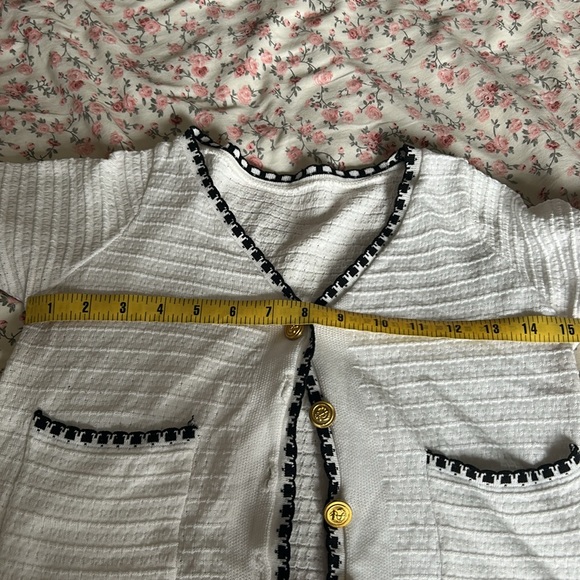 🌻 Black Trim Chanel Style Cropped Button Down Top - Picture 5 of 6